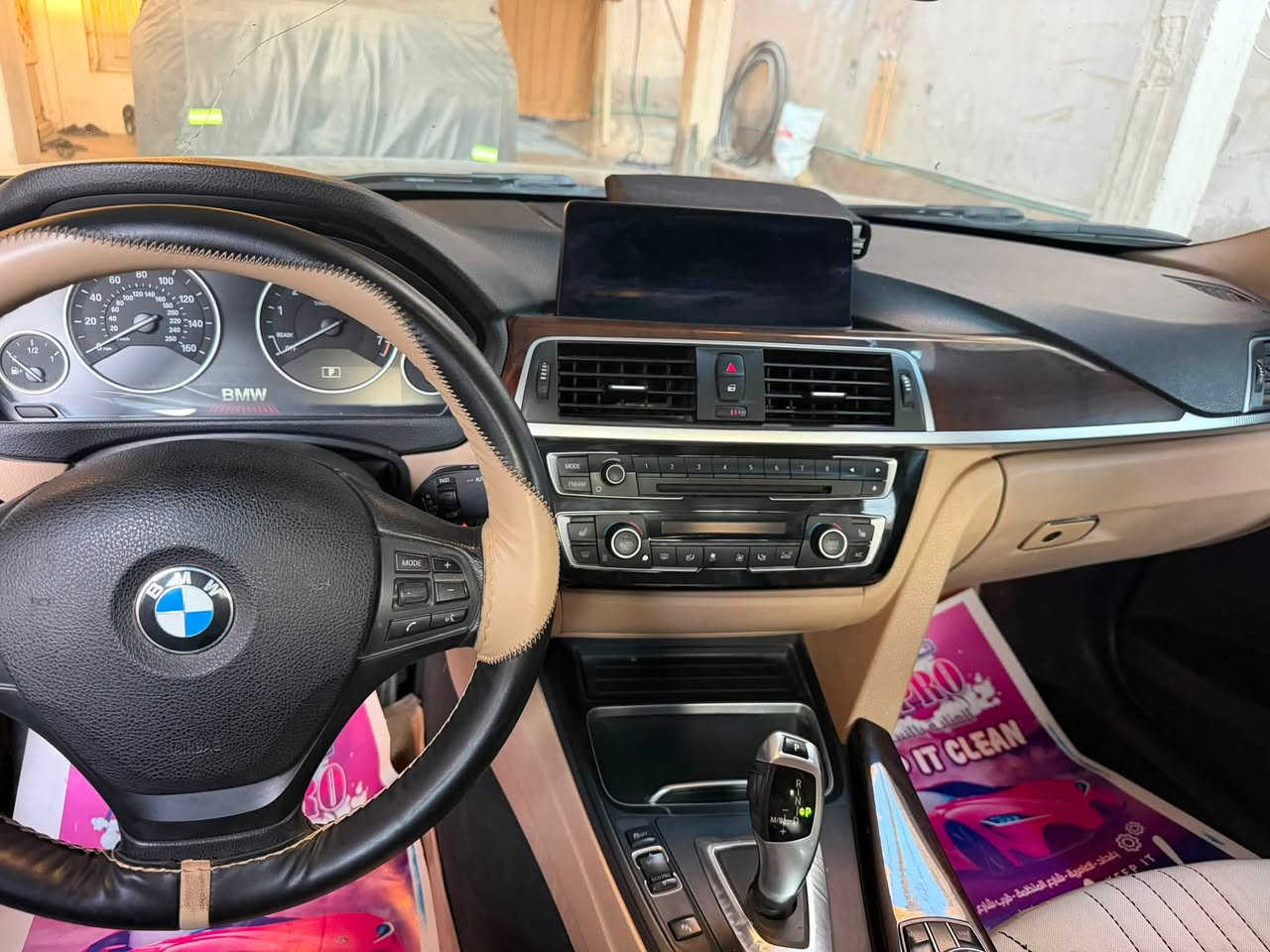 السلام عليكم
BMW 320i 2018 

تون تيربو  

أربيل 

ماشيه ١٦٥ الف حقيقي

فول مواصفات 

سونارها موضح بالصور 

السعر@ ١٦٠ وبيها مجال

***********
