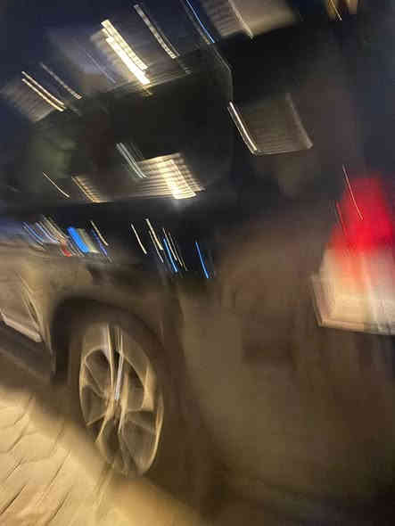 السلام عليكم . للبيع تويوتا لاندكروز  2020 V8 4700 فول مواصفات 1/1 ماشيه 106 الف السعر 56 الف . للاستفسار  ***********
