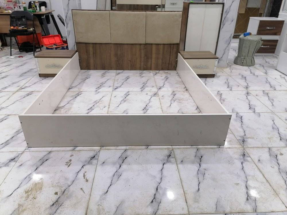 السلام عليكم.. باقي اخر غرفتين وحدة ٦ قطع ووحدة خمس قطع نظام سلايت.. وباقي مهد طفل هزاز وتخت نفر هوه والدوشك والكومدينة.. واسعار مال تصفية وراح ابيعهم باسعار حيل مناسبة لان هذا الاسبوع لازم اسلم المحلات.. للتواصل او الاستفسار هذا رقمي *********** والخاص مفتوح للكل راسلوني وبخدمتكم جميعا.. موقعنا حي البكر فرع نادي نينوى الرياضي.. تحياتي الكم 🌹
