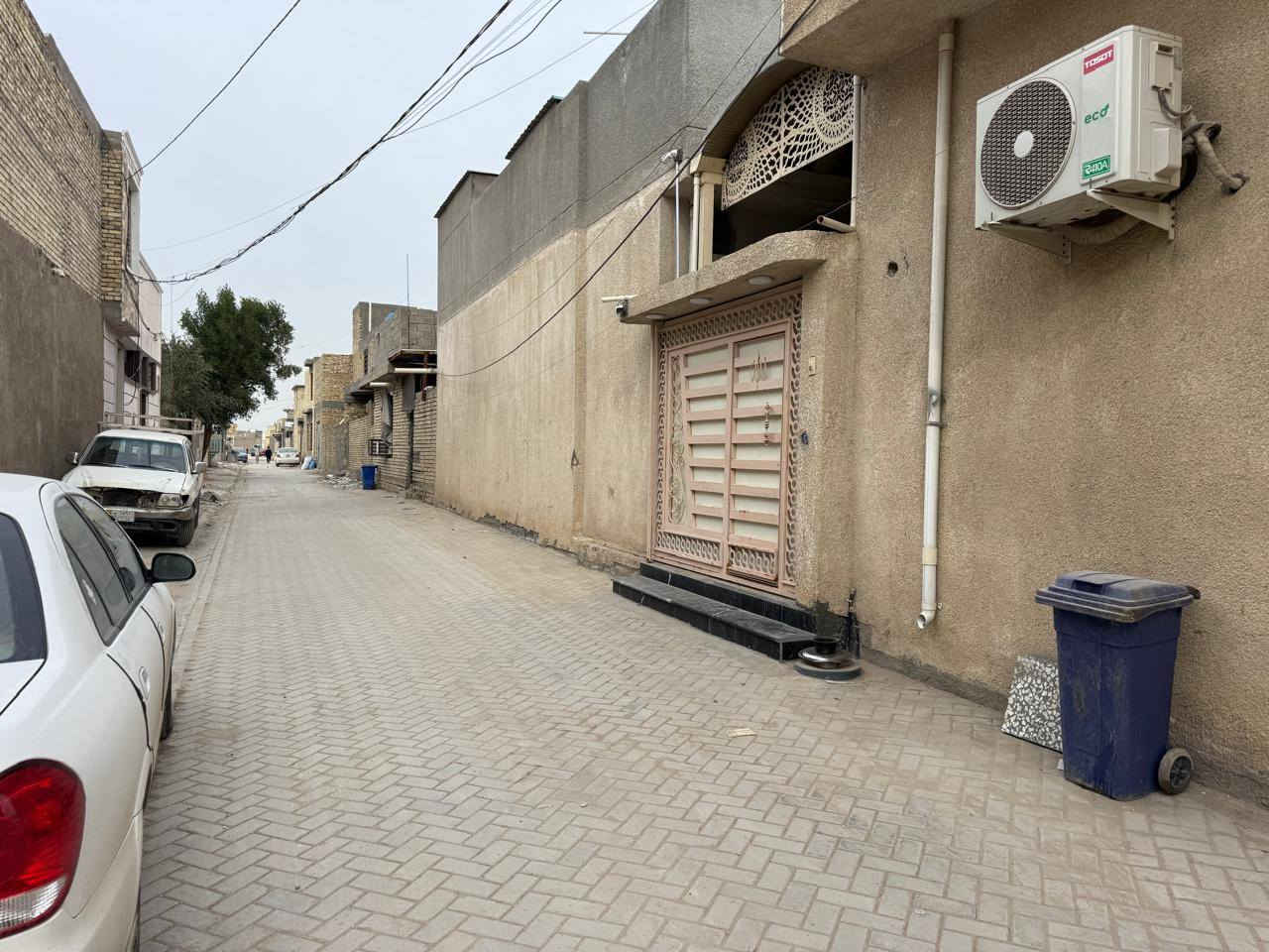 دار للبيع موقع تجاري بناء محلات عدد ٣ وبناء دار طابقين غرف نوم عدد ٣ صحيات عدد ٣ ،استقبال ،مطبخ،كراج الموقع ركن بناء حديث الموقع سبع قصور شارع ابو علي قرب جامع الحمزه على الشارع طابو زراعي سند ٢٥ للاستفسار الاتصال :***********
***********
