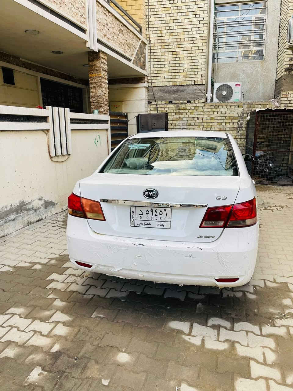 السلام عليكم BYD G3 مديل 13 مواصفات معروفه ماشيه76 اصل كير ومحرك بلاد كير اوتو السياره بدون حادث لا لغد ولا شاصي بيها طخات بسيطه السياره بدون نواقص عنوان بغداد السعد 55 وبي مجال ***********
