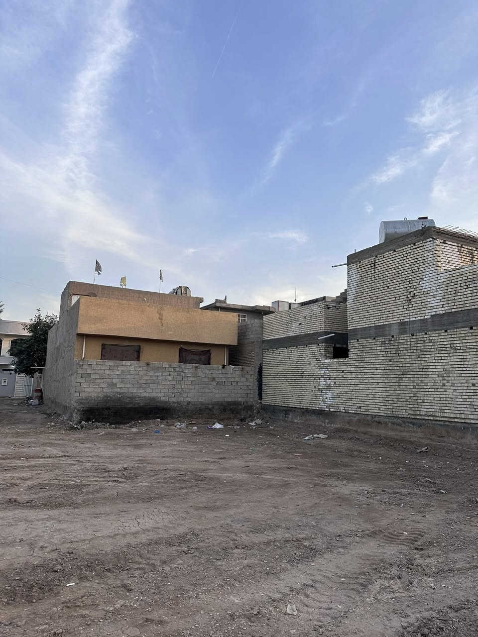 توجد قطعة ارض للبيع في منطقه الجماعه 
مساحة الأرض 500 متر مربع طابوا زراعي
الواجه 24 
النزال 21
للمزيد الاتصال على رقم المكتب ***********
