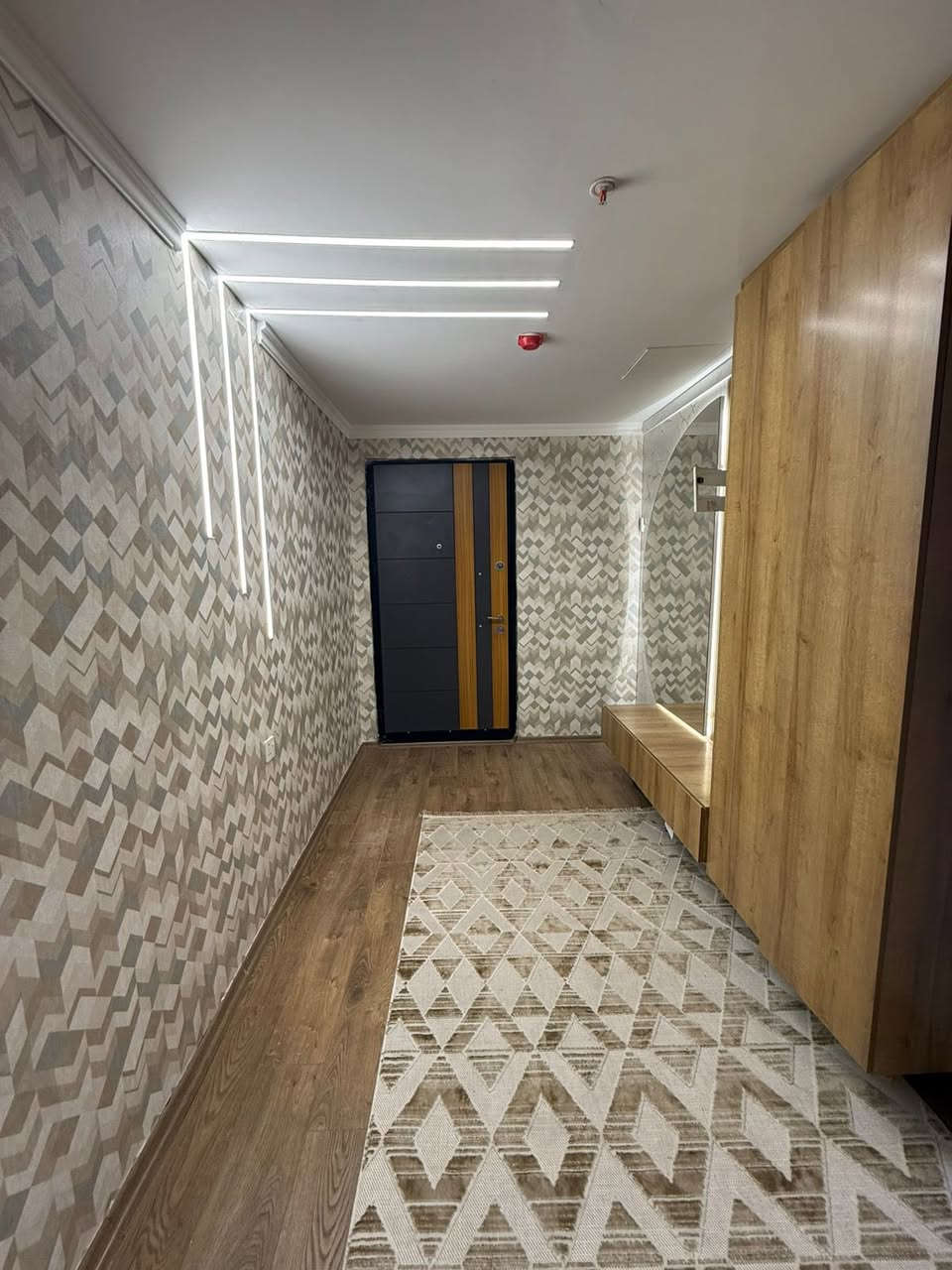 للإيجار أو للبيع
-شقة مؤثثة vip
-زيرو

في أربيل
مجمع واو تاورز

 مساحة 180م

يتكون من
- غرف نوم 3
-صالة 
- صحيات 2
- مطبخ
- طابق 13
- واجهة خارجي 
- 
- ⁠للأستفسار أكثر يمكنكم التواصل معنا عبر الواتس آب 
- ***********
- ⁠***********
