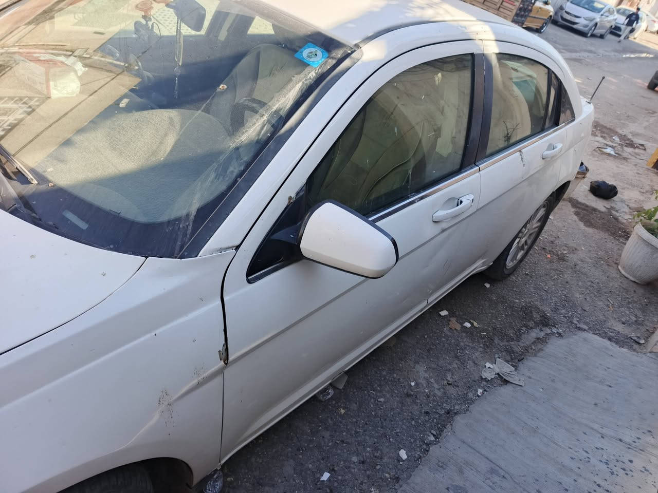 سلام عليكم للبيع او مراوس كرايسلر سي ٢٠٠ موديل ٢٠٠٩ كير ومحرك كورلا ٤ سلندر حجم ٢٢٠٠ خير من الله بيدي شديتهن سيارة جاهزة من كلشي حدادية امامي خلفي جديده كهربائيات كلها شغالة شاشه كامره ارضيه جلد باتري جديد تخم بلكات ونوزلات وعبوة كله جديد ادامة كامله رقم بغداد باسمي سنوية لغاية ٢٠٢٩ هزة جديده بشهر ٩ حادثها جاملغ امامي عكس السايق ومصلح وشوية بل حديدة مال بدنه وره شباك البجم لا دواخل ولا شاصي ولا اي شي التبريد صار بي ليك فقط قبل شهر وبسبب الجو بارد ما مسوي غير الليك اني خسارة كمبريسر شغال وفان ع حسب الاصول للبيع ب ٦٠ وبيها مجال او مراوس حسب القناعه وكلشي بسعره مكاني بغداد المنصور متواجد واتساب ***********
