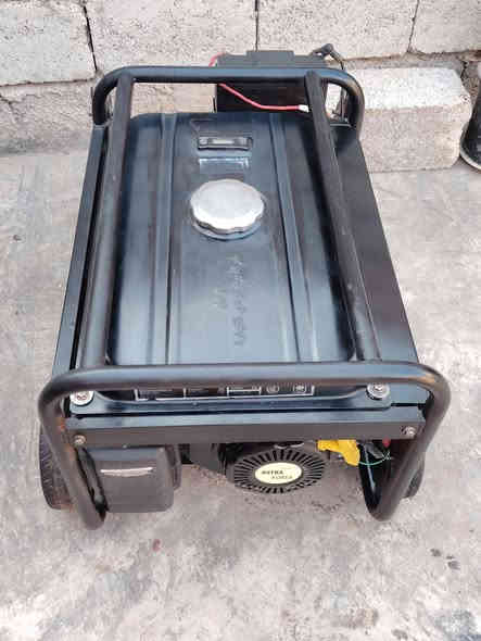 للبيع موالدة استرة كوري 3كيفي 12امبير موالدة جدا💯💯 نضيفه📍 مداخلة اي تصليح 🪛ملف نحاس شغالة وعل فحص سلف وحبل فقط نقص باتري صوت هادأ🏞️🌏 اقتصاديه بصرف البنزين السعر 150 الف الشراي☎️ يتصل المكان بغداد التاجي ***********........ 
*********** يوجد خدمة توصيل🚖🚖 الواتساب🛑🛑🛑 بلخطين مفتوح 🛑🛑🛑🛑🛑🛑
