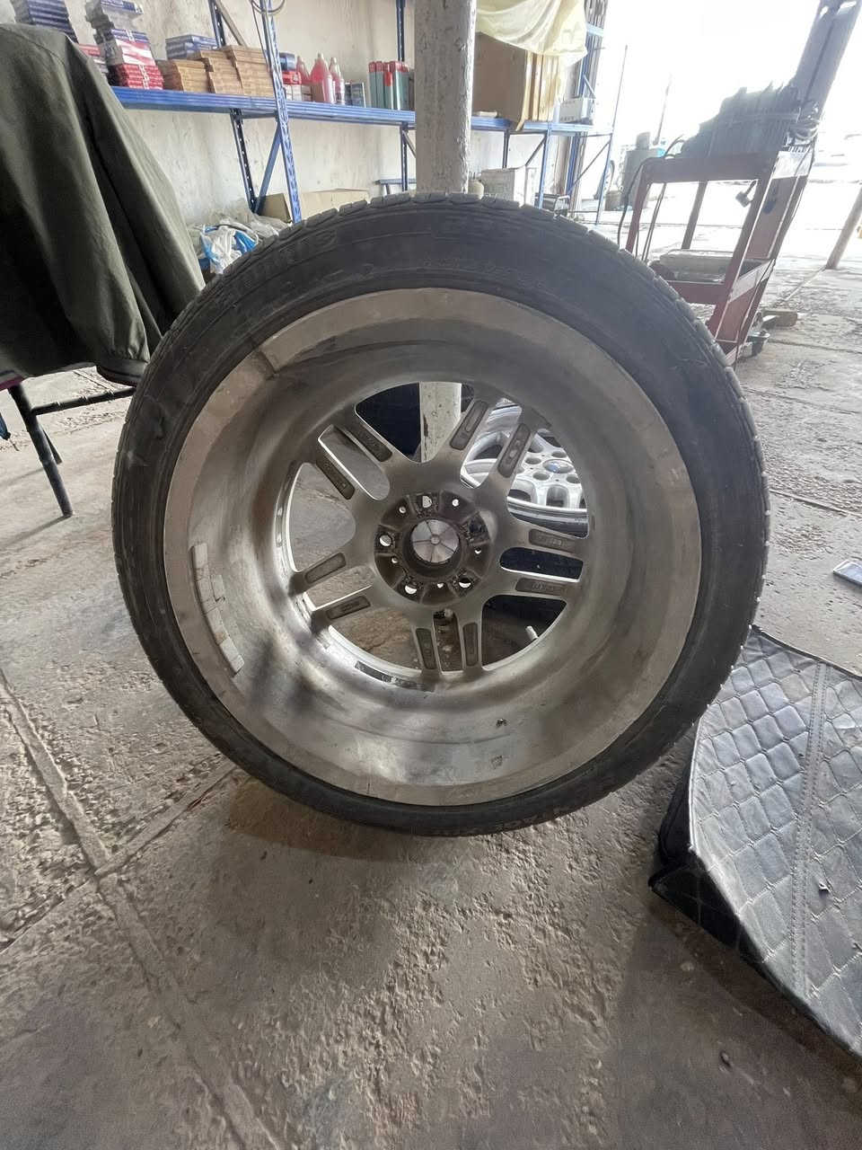 السلام عليكم ويل M 18 تك امامي وتك خلفي بهين تصليح بدون تايرات ١٥٠ وبيهن مجال ***********
