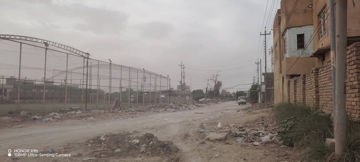 للبيع دار طابو صرف حي المعلمين على الساحه المقابل شارع ٨٠ ركن المساحه ٢٠٠م طابقين ساحه الملعب موقع مميز اتصال ***********
