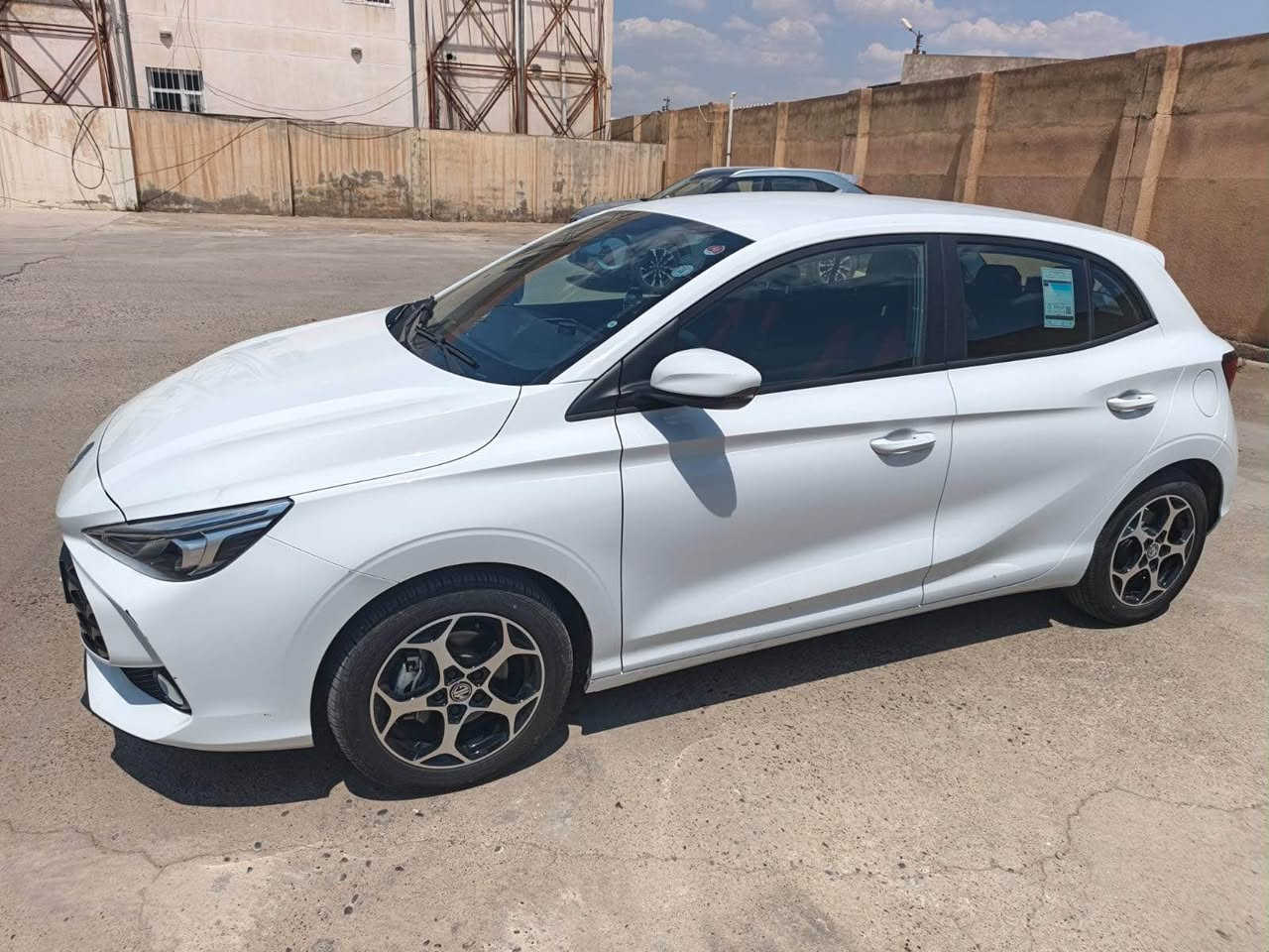 سەرەتابەناوی خوای گەورە mg3.2026فول مواسەفات بەس سلايت نیە مواسەفاتcomfort سفری شەريکەی mgشەش سال زامان  بەناوی خۆمە سەیارەکە نموو نەیە لە جوانی قەپو قۆپو تەزرەکوتو سبوخو دارو بەردت بەشرتی ١٠سۆنەی دەدەمێ سەيارەکە تەنها 7000km حەوت رۆیە ڕەقەم جاهيز سبەی بەناوکە  مواسەفاتەکان
تاخم گاعیا بيلادی 
تاخم کوشین نوێ  
ويل کرۆم 
جوار ديسک 
نيزامABC
دەبل تراکشن 
ئاوينە يشارەت 
کاميرا
تەبريد مەرکەزی 
حەساس 
برێک بەسمە                                    📦🤍
ۆتۆ هۆلد
نيزام eco
بەسمە دوو بەسمە
چوارجام کارەبای ۆتۆ 
فڵجەی پشتەوە
لايت حەدەسە
بلاجکتۆر  
نيزام Carplay
شاشە ئەکتيف 
 دەبڵ گێر   

ببەشرتی هەموو شت دەیدەم بەس تکایە گەر مشتەرينی مانديمان مەکە 
رەقەم تەلەفۆن(0️⃣7️⃣5️⃣0️⃣0️⃣6️⃣6️⃣9️⃣5️⃣6️⃣1️⃣)
واتس ئاپوو فايبەر ) أربيل, العراق
