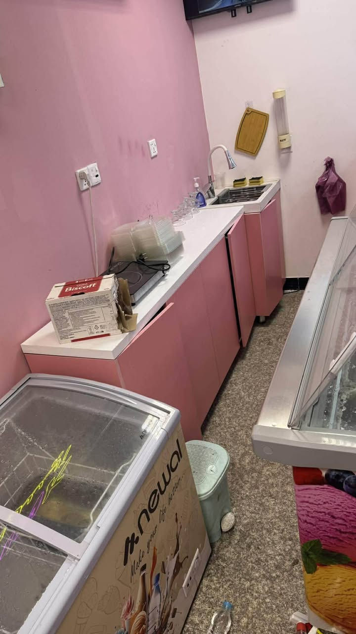 جميع المواد الي بالصور للبيع  مستخدمات شهرين فقط 
براد ايس كريم ١٢ بلانك تركي 
مجمدة 
٢ طاولة زجاج مع ٨ كراسي درجة اولى 
٤ ميز بلاستك مع الكراسي 
مجمدة اي سكريم 
مروحة عامودية ام الماء 
مروحة جدارية ام الماء 
ميوزة ام دي اف مع سنك 
اعلانات 
سبلت الجي ٢ طن انفيرتر 

موقع المواد كربلاء
*********** واتساب فقط
