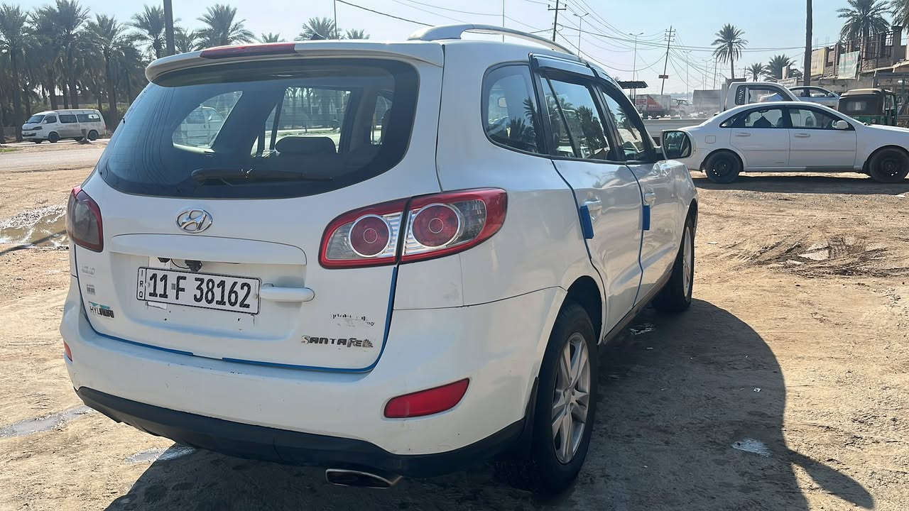 سنتافي ٢٠١٢
سبعه راكب 
رقم بغداد دولي سنوية بأسمي سنوية جديده
صبغ عام
كبر و محرك خير من الله
تخم تاير جديد باتري جديد
تبريد ثلج
***********
سعر ١١٠
