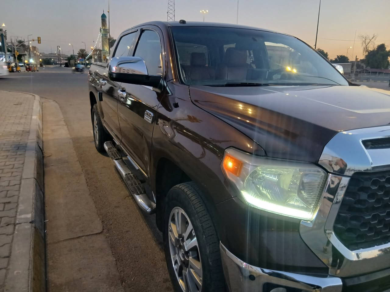 السلام عليكم تويوتا تاندرا موديل ٢٠١٦
٨ سلندر حجم ٥٧٠٠
فول مواصفات رقم بغداد
السعر ٢٧٠ او بيها مجال ترهم مراوس حسب القناعة 
***********
متواجد صليخ شارع الستمية
