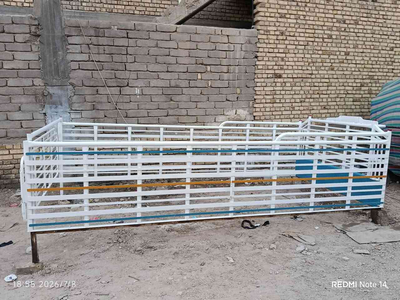سلام عليكم للبيع محجر كنتر شغل جلال الحداد جديد طول اربعه ونص 

***********
