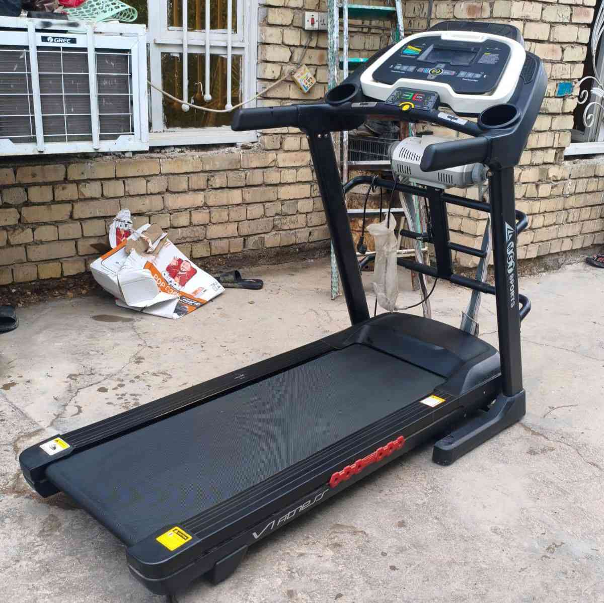 اعادة نشر مع تفاصيل 

جهاز جري من ماركة MGT نسة النظافة 95‎%‎ استعمال قليل جدا قدرة تحمل 160 كيلو جبلي دبل ماطور  متعدد السرعات ملحق بجهاز رجاج تكسير الشحوم ملحق بعتلة تمارين شناو بطن شاشة led قياس نبضات القلب قياس الوقت قياس السرعة قياس المسافة المقطوعة قياس السعرات الحرارية ملحق بسماع تعمل على الفلاش mb3  مفتاح امان سيفتي بي مانع صدمات طبي ومزود بمروحة هوائية
عنوان بغداد جسر ديالى قديم توصيل للستفسار اكثر خاص او تصال عل، رقم ***********
