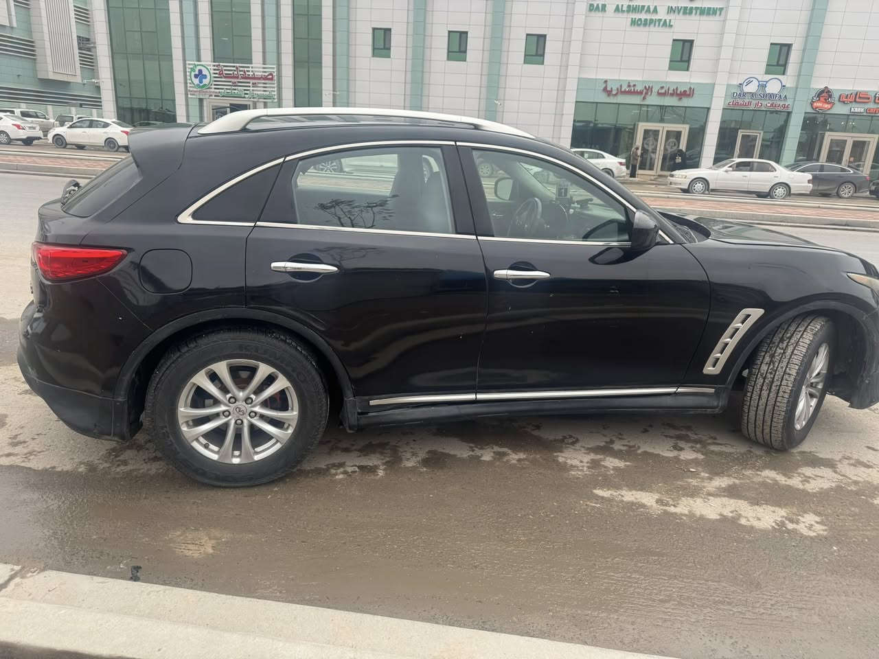 سياره نيسان انفنتي فئة FX35 مديل 2009 اسود 
مكفوله من الضربه القويه والكلبه والكص والخياس والعيب الشرعي مكينة جديده وكلش نظيفه  وكير نظيف 
سياره فول مواصفات 1/1
مكينه 6سلندر 3500
5راكب
كشنات جلد 
كشنات كهربائي تدفئه وتبريد كشن 
تحكم ستيرن 
كاميرا مرايات جانبيه تحكم الكتروني 
ويل كب 
فتحه  تنته بلقماره 
تحكم ستيرن + مثبت سرعة
لايت زنون 
حداديه وميزانيه  جديده 100%
مشط ستيرن جديد
ستيرن كهرباء مع خزن وضعية السائق
فلاتر شوته جديد 
سنتر لوك 
بلوجكترات 
دواخل اسود ملكي وبيها نشره دشبول
راديتر جديد مع ماء اصلي 
تدفئه وتبريد شغال بيها فقط رشات صبغ كلير انا ابيع حزام 
وضربه خفيفه بالبجم مبدل دعاميه جديده وعرضانيه 
سياره نظيفه وجاهزه شغل واطلع 
وقبل كم يوم مسويلها ادامه كامله من الدعاميه للدعاميه وقطع الغيار بيها ضمان جاهزه اي نقص مابيها
رقم دولي اربيل بأسمي  جديد وهزه جديده 
السعر. 128 والشراي يدلل 

***********
