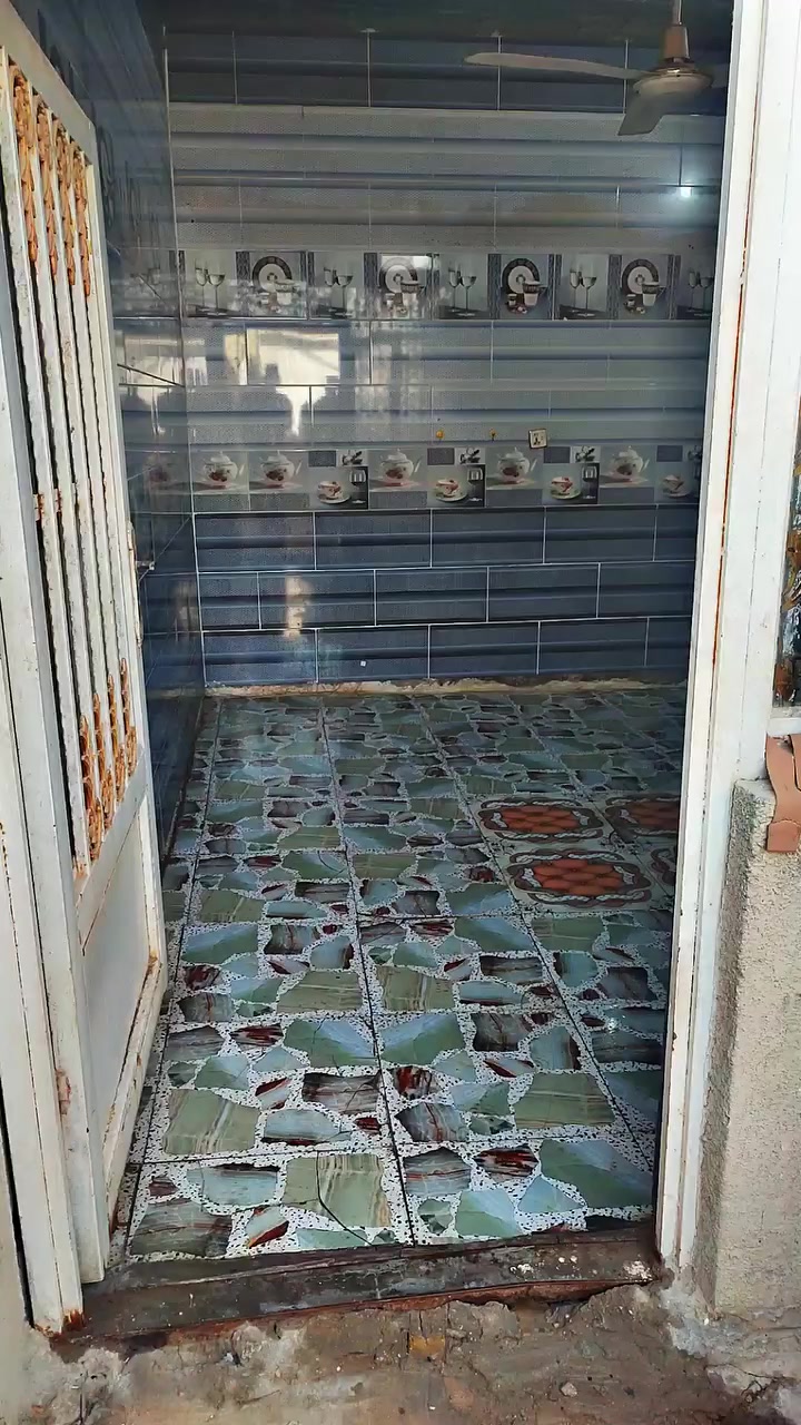 السلام عليكم بيت للبيع كل التفاصيل داخل الفديو السعر النهائي ٢٤ البيت فارغ غير مسكون 
***********
