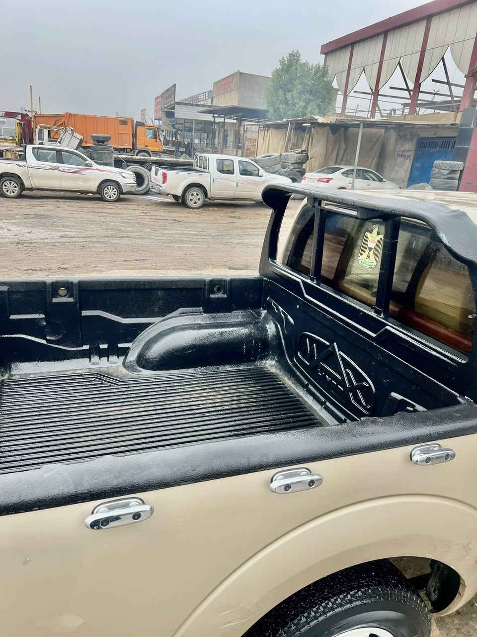 سلام عليكم بيكم نيفاره مديل 2008⭕️ادوات ادوات
السياره مفوله مابيها كل نقص السياره نضيفه
كير ومكينه جديد كارتون
حساسات وكهربائيات كلها شغاله
لون شنباني
حداديه زينه
تخم تاير جديد
سياره نضيفه ومرتبه 
السعر43وبيها مجال 
رقم الهاتف:***********
