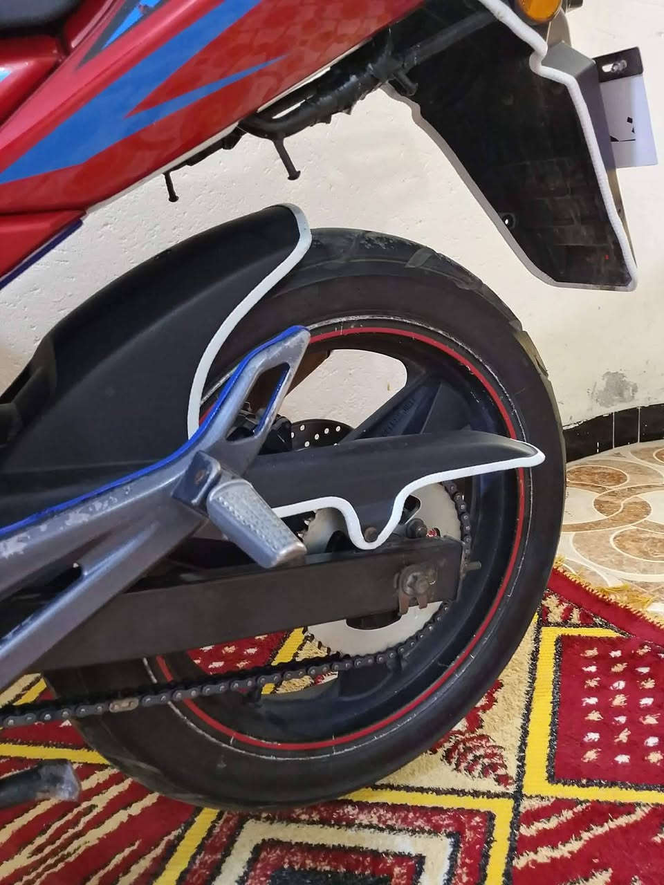 سلام عليكم بانده وراق البيع مديل 20 طالع بشعر 8 السعر واحد و سبعميه وبيهه مجال ***********
