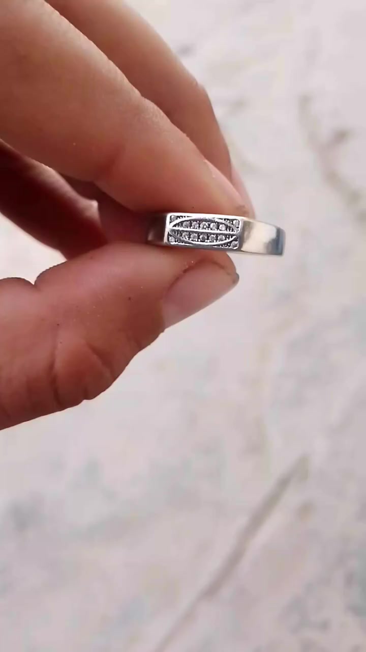 خاتم فضه الماس  ومختوم ال ما يعرف بيهن  لا يضل يعامل


**إذا كنت صاحب هذا الإعلان وتريد حذفه لأي سبب، رجاءا أرسل رسالة إلى الدعم الفني**