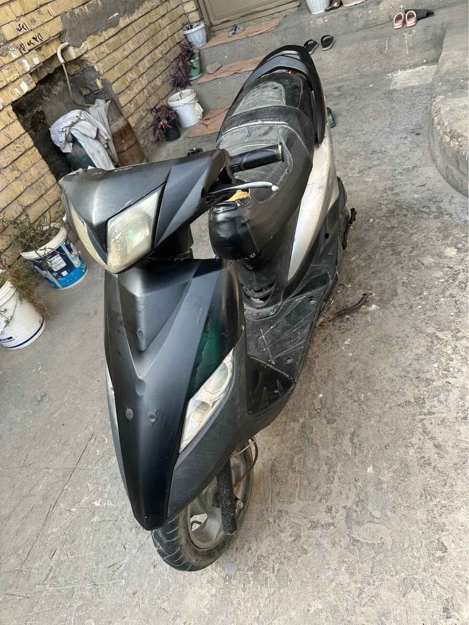 ماكس ثعلب 140 مجفته مره وحده بيها بكن خفيف كابريتر جديد كهربائيات شغالى وما بيها مشكلى تايرات جديده كلجات جديده بريك خلفي خفيف دراجه حلوه ونضيفه 
للستفسار هذا رقمي 
*********** بغداد, العراق
