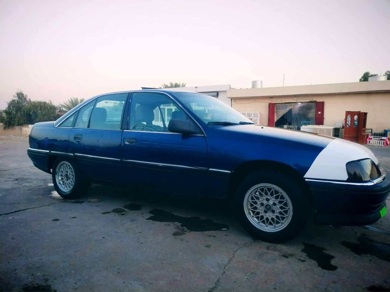 وبل وميكه موديل 1992 محرك 20 كيرعادي صدرامامي خلفي جديدصبق عام جماليه دوشمه جديده كهربايات كله شقاله سنويه 2030 هزه جديده لايت زنون ***********
