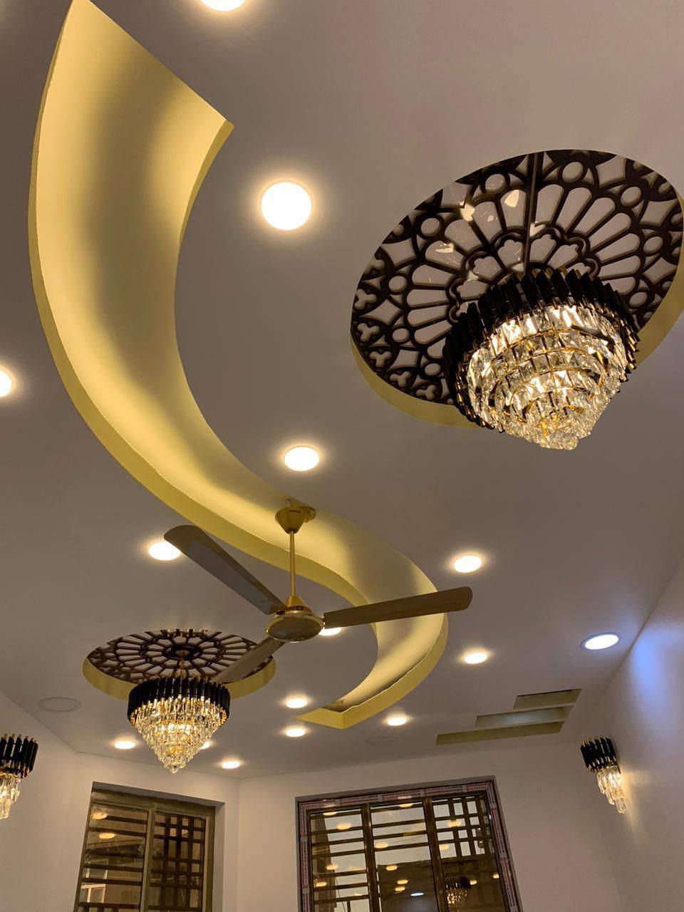 دار للبيع المساحة 150 متر بناء حديث درجه اولا طابق واحد +صاله في الطابق الثاني قياس 6×5.5
سيراميك إيطالي 
أرضية شكر تركي 
ديكور سقفي كل البيت مع  CNC 
البناء سنة 2021 البيت ينباع مع الكاونتر والمطبخ البارد تصميم تركي العنوان بالبيوت المقابل الجوازات السعر 290 قفل للأستفسار الاتصال على الرقم ***********
