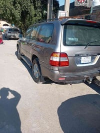 لاندكروز موديل 2003 محدثه 2007 رايده 120$رقم الهاتف 07726662516