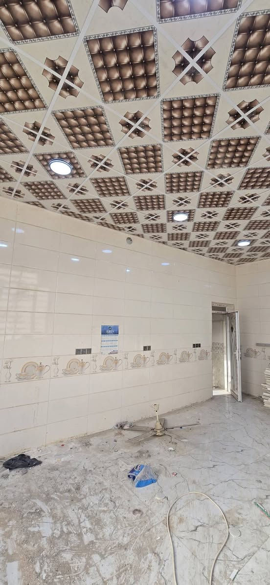 السلام عليكم بيت للبيع المساحه الكليه 500متر مساحه البناء تقريبآ ٢٧٠ متر بناء حديث طابق واحد يحتوي على غرف عدد ٤ مع صاله كبيره واستقبال ومطبخ حدائق عدد 2طبعا البيت تستلم جاهز بعد التشطيب سند 25طابو زراعي إقرار محكمه العنوان كربلاء خلف سايلو كربلاء عبر نهر الهنيديه بالفرع  بسعر ٣٥٠ مليون قابل للتفاوض مع صاحب العقاري مباشر استفسار اكثر الاتصال بالأرقام التالية يتوفر لدينا مختلف المساحات بيع وشراء او مراوس 
***********اسيا وتساب 
***********
***********
