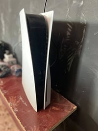 بلايستيشن ٥ • ملحقات كاملة • ٢ جوستيك