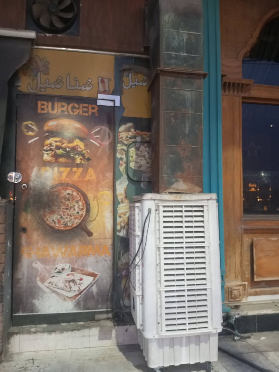 سلام عليكم غراض مطعم للبيع كول نضيف وشغال
***********
