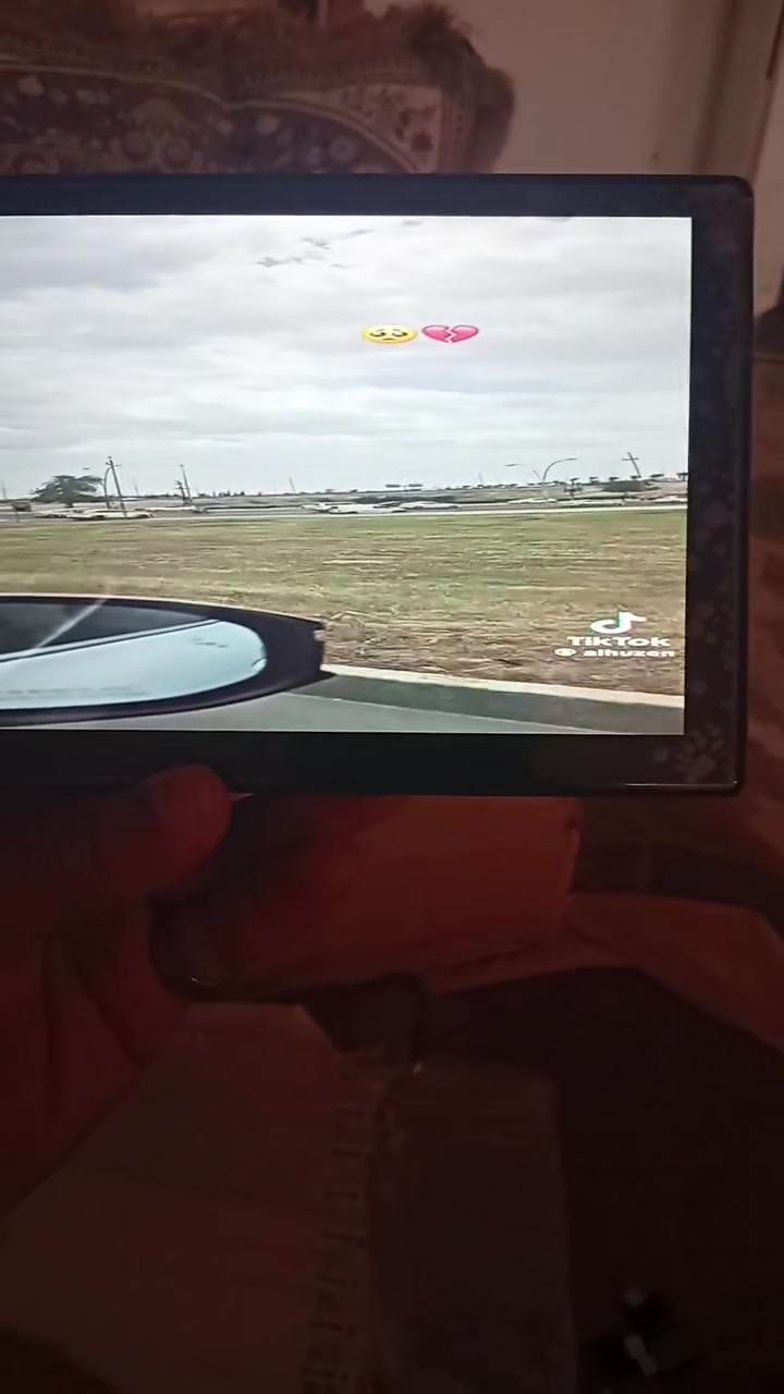 شاشة اصلية  فول مواصفات سعرها ٥٠ الف. يوجد توصيل  ترهم على جميع انواع السيارات


**إذا كنت صاحب هذا الإعلان وتريد حذفه لأي سبب، رجاءا أرسل رسالة إلى الدعم الفني**