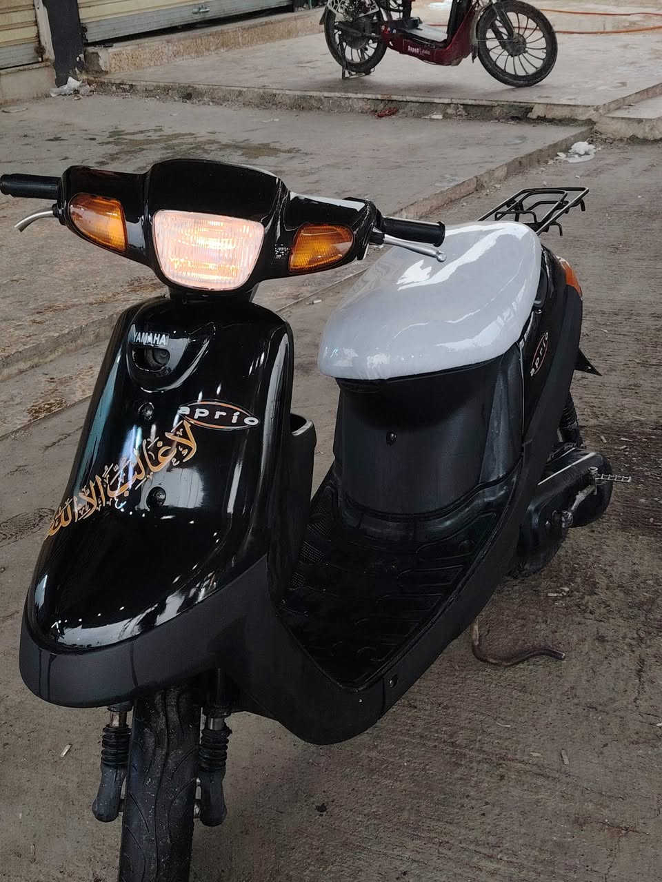 السلام عليكم دراجه بوتين تحريكه معدل نار كيج سرعه كيج بانزين شغال سلف وايرمنيه شغاله شاصي شرط مكينه خرسه شرط وباقي كدام لعين خدش مابي سعر 550 ***********
