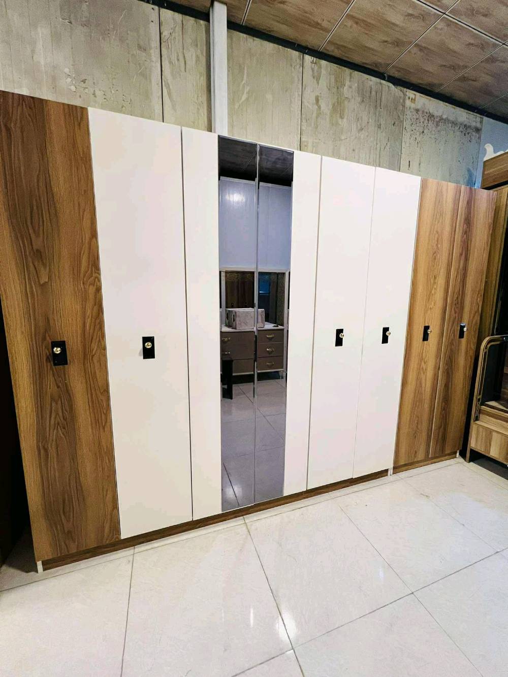 غرفه تركيه 11 قطعه كوالتي عالي نضافه فووووول💯👌
جربايه🌸 كنتور 🌸ميز بلازمه🌸 طابوريه🌸 شازلونه 🌸جرارات 🌸مرايه طولانيه 🌸كنتور اضافي🌸 كوميدات عدد 2 🌸ميز تواليت
كل هذا بسعر 900 الف فقط شامل اجور النقل والشد
يتوفر توصيل محافظات بكروه باسعار رمزيه 🚛
