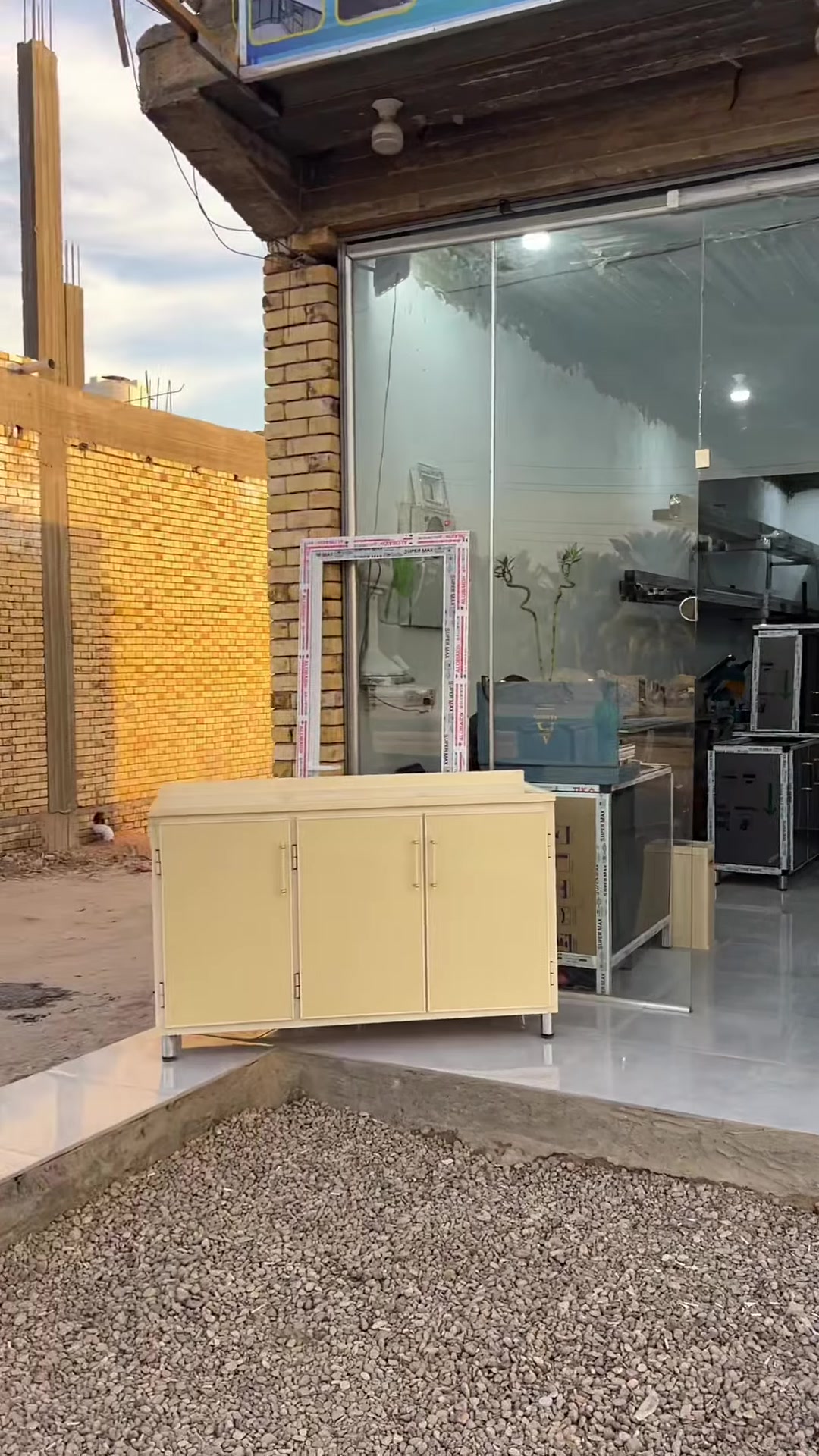 معمل جمال ابو علي
لتبديل الكاونترات الجديد بلتقديم 

حي الجامعه الصخين قرب مطعم مستر بركر

رقمهم ***********
