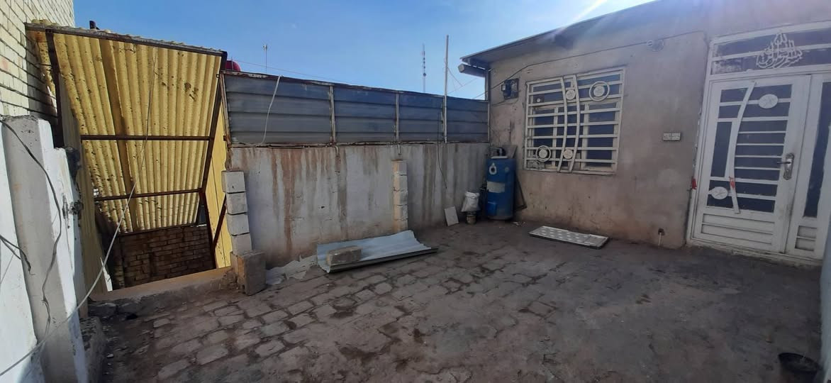 للايجار  
عائلة نفرين 

شهداء حي الموظفين خلف مجمعات الإنشائية وقريب من جامعة كربلاء حي الموظفين 

مجهز بخط مولد ذهبي . سخان . تانكي ماء 
للاستفسار 
***********
