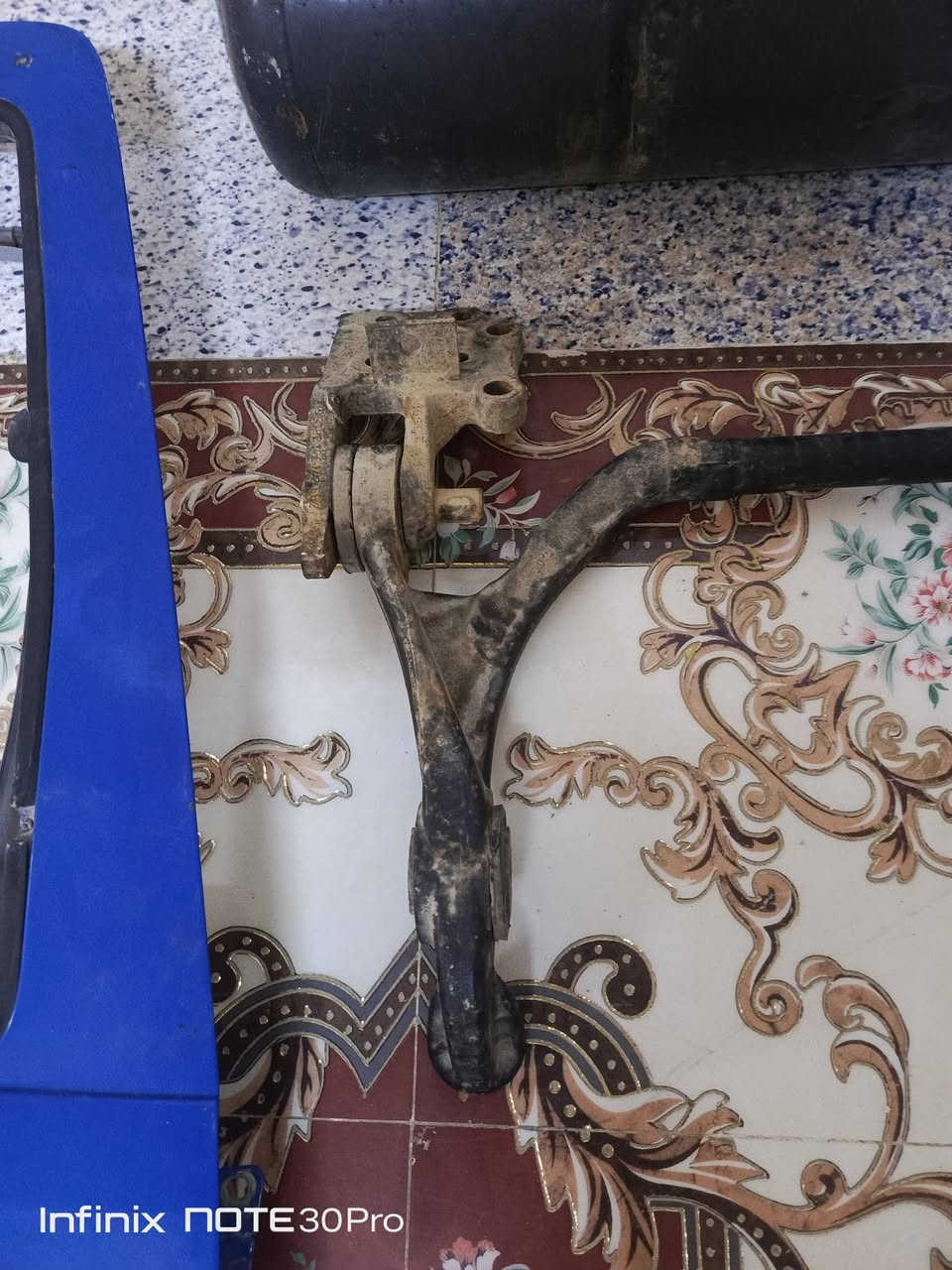 البيع قراذ كتروز باب مال ميكه صلاصه دبلو لكزك عدد 2ستولف مال بريك عقول مال تك ربل هيب سياحي بطل مال هوه قاعده مال باتريات موجوده قراض دشبول  جهش الوره موجود كشن مال صفحه سكن موجود 
رقم الهاتف ***********عنوان البصره قضاء الدير
