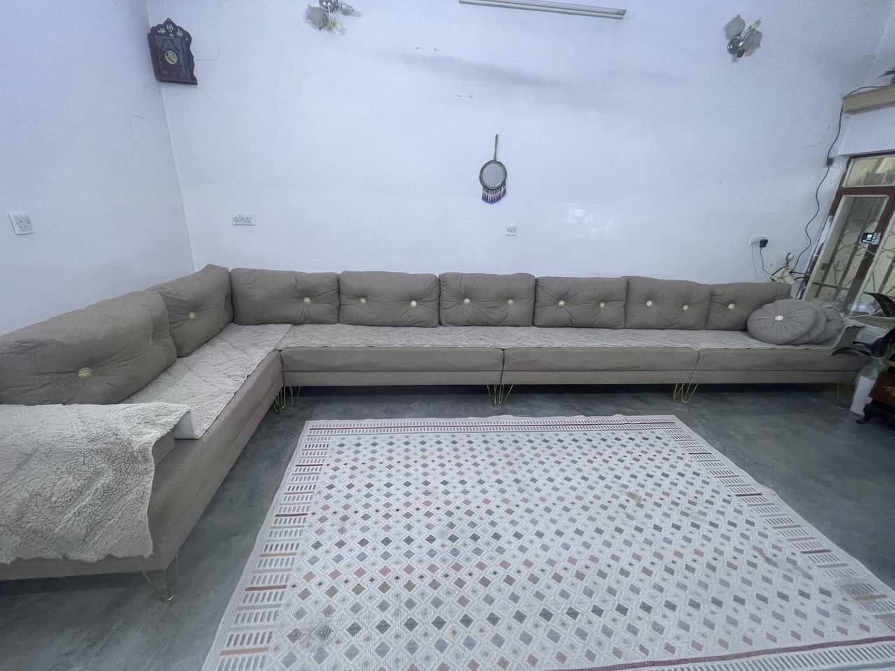 ئەم قەنەفەیەم هەیە بۆ فرۆشتن (٧مەترو نیوە) دەسکردە(پیاوەکەم وەستای قەنەفەیە بە زەمان دارو ئیسفەنج) خاوێن بێکێشە.


**إذا كنت صاحب هذا الإعلان وتريد حذفه لأي سبب، رجاءا أرسل رسالة إلى الدعم الفني**