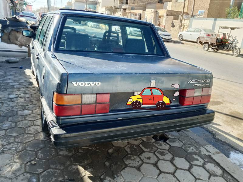 السلام عليكم فالفو 740 موديل 1989 للبيع كامله من كلشي محرك وكير ونجي جدد سنتر لوك فتحه بنرامه بيه صبغ قطعتين لغرض الجماليه سنويه صاقطه تخم تايرات  جدد  تخم ويل عادي تبريد ميشتغل السعر ،35 وبيه مجال العنوان نجف حي الوفاء قرب مجسرات الزهراء للاسفسار ‏‪***********‬‏
