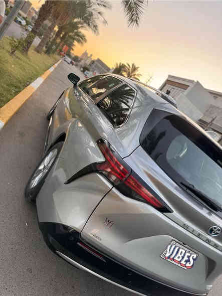 تويوتا سينا فخر الصناعة اليابانية السيارة موديل  2021 ليمتد
تكون أعلى فئة بالتويوتا

٧ راكب يعني عائلية و كشخة

(بيهه بنيد مبدل ومصبوغ وجاملغ بارد شغل مضبوط ورقم الشاصي ويه الصور)

 .

1-محرك 2500 هايبرد 

2-حساسات أمامي و خلفي 

3-رادارات امامي خلفي 

4-شحن وايرليس

5-دخول ذكي 5 بصمات 

6-أبواب سلايت كهرباء جنطه كهرباء  

7-فتحه

8- شاشه كبيره  

9-ويل كب كروم

10-كشنات تدفئه تبريد

11- شاشة عرض كبيرة لعرض الاعطال بالدشبول

12-اشاير بالمري و مراية قلاب عند الرجوع

13-البيبان تفتح وتغلق بالرجل حساسات بالدوسه

 14-ستيرن كهرباء وخزن ميموري مع الكشنات 

15-كشنات جلد

16-بردات بلادي بالسيارة بالبيبان والجام الخلفي 

17-سايد بريك بصمة

18-لايت و بك لايت لد 

19- سسستم صوت 12سماعة + دمام خلفي بلادي

20-  وبعد بيهة هواي مواصفات بس اهـم شي السيارة بيها سبير بلادي ومكان السبير بالداخل لأن هواي تجي سينا بدون سبير و بدون مكان مخصص للسبير 

السعر 260$

***********
