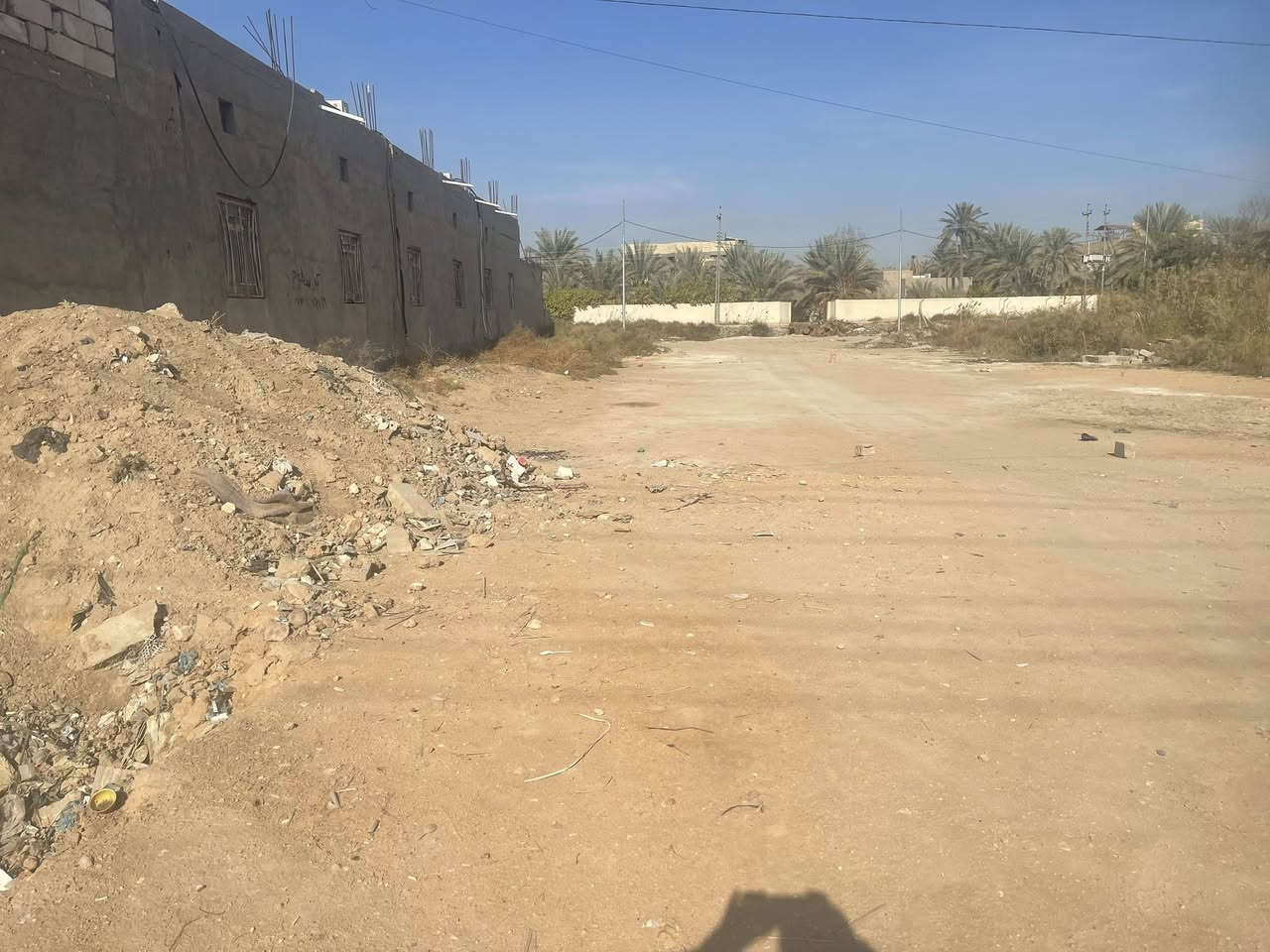 قطعة ارض للبيع المساحه 230متر واجهه سته متر طابو 25على طريق الزوار طريق طويريج عمود 271 أقرار محكمه للمزيد من المعلومات الاتصال /***********///***********
