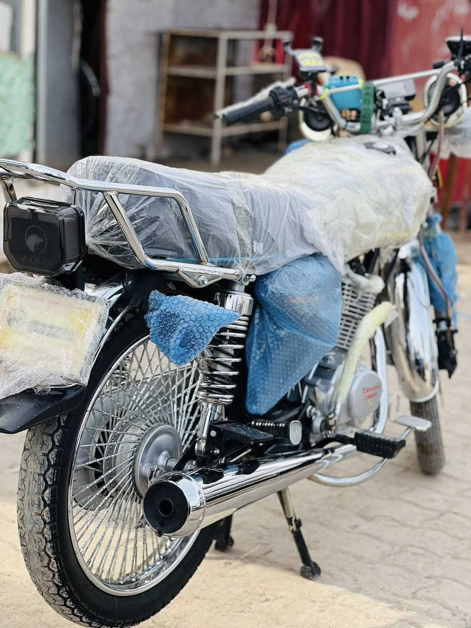 السلام عليكم ماطور اربعه كير موديل 25 بعده جديد  السعر 650وبي مجال قليل حك الجيه الرقم ***********
