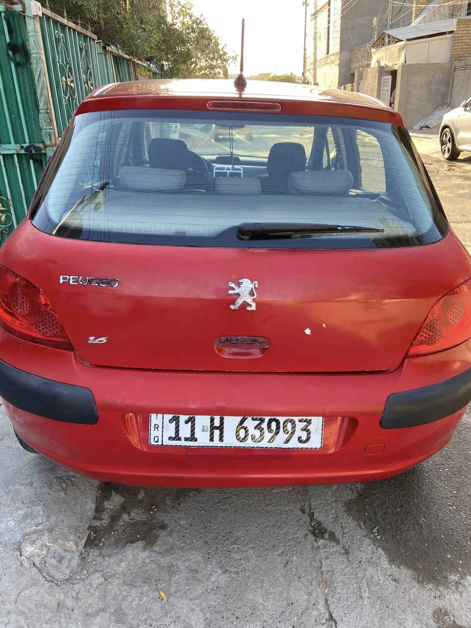 السلام عليكم بيجو فرنسي 307 موديل 2005 السيارة باسمي السنوية 2030  مواصفاته كير اوتو وعادي شاشة وكاميرا مري تحكم كهرباء شاشة اعطال مصبوغة حزام جمالية بيه ضربة بالجنطة خفيفة بدون شواصي محرك كير نظيفات تبريد منظومة جديدة فقط غاز غير هذه اني أتحمل التكاليف باتري جديد راديتر جديد  مي اخضر اصلي أمريكي منظومة بانزين جديدة غرفته كلش نظيفة كهربائيات بلادية بدون اي جطل السيارة نقصه الصدر فقط ترايه وين ميعجبك 
السعر 45 💵 وبيه مجال 
العنوان بغداد حي العامل 
رقم الهاتف ***********

