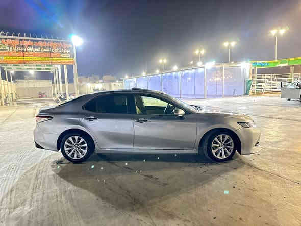 كامري ساز 2020 بانزين فقط فول موصفات 
فتحة 
شاحن واير لس
بصمة
تحكمات 
زنون
برده خلفية
مانع انزلاق
هاند بريك دكمة 
تشغيل عن بعد
اشاير بل مري
اغراض شركة كلها كاملة
180 وبيه مجال بسيط
رقم بغداد باسمي 
4 قطع صبغ وشبر بل بنيد اثر ظخه 
عل ايد واحد من شركة
ماشيه 111 الف
*********** بغداد
