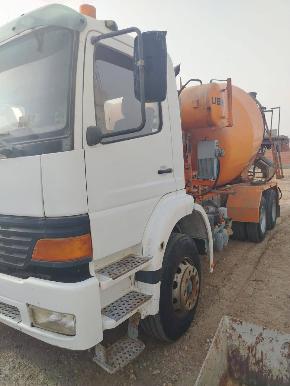 مارسدس اتيكو موديل ٢٠٠٠ ٨متر نضيفه رقم بابل بسمي تخم تاير جديد محرك كير مكفول سعر ٢٢٥ وبيها مجال *********** عنون ديالئ الغالبيه
