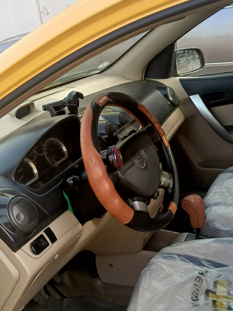 سيارة افيو ألفين وعشرة2010 كاملة حدادية تبريد ما بيهة أي نقص سعر خاص الموقع بغداد الشعب الرقم ***********
