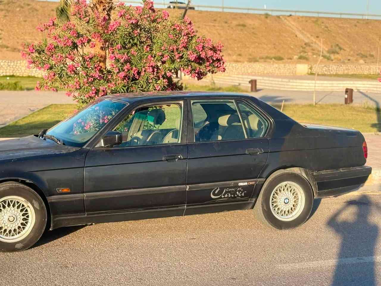 بي ام 735 اصل محرك مفتوح موديل 1992
كفاله من المعجون والصبغ
كهربائيات كله شغال بدون نقص 
كشنات كهربائيه 
جام 4 شغال
5 ويل كب 
صدر نضيف
سياره جاهزه بدون نقص 
تحويل مباشر ارقام بغداد الماني 
السعر 40 وبيها مجال حك الجيه 
***********
التواصل على الرقم فقط
