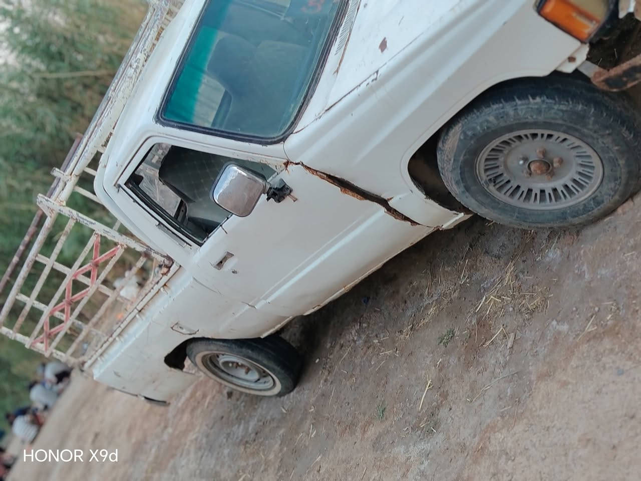 سلام عليكم بيكم موديل 86رقم ديالى مكان كوت السعر 20وبيه مجال رقم الهاتف ***********
