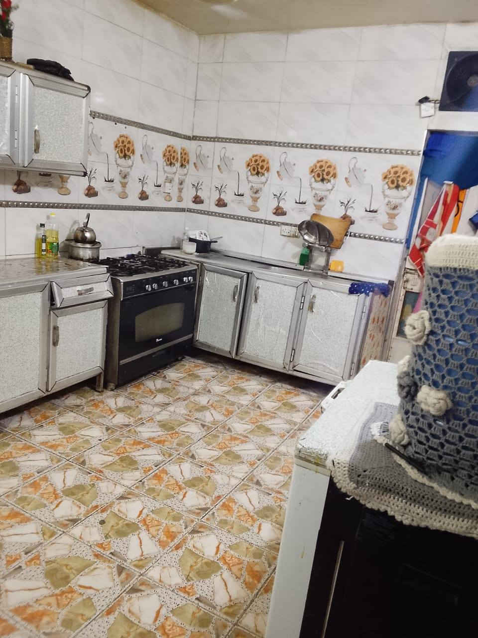 بسبب الوعود الكاذبه السلام عليكم بيت اللييع مساحه 100متر طابق ونص يحتوي البيت طابق الاول استقبال وغرفه نوم وحولي كبير والطابق الثاني 2غرف نوم  سعر البيت 92 وبي مجال استفسار ***********
