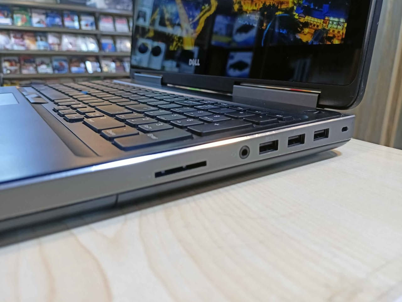 DELL 7510

* حجم الشاشة 15.6 ... شاشة لمس     فول اتش دي
* المعالج Coer i7  6820HQ
* الرام 8GB DDR4
* الهارد  SSD 256
- كارت الشاشة   M2000M.   4GB
* صحة البطارية     90 بالمية بحالة ممتازة
* الشاحنة الاصلية.   180 واط
* اللابتوب بحالة نظيفة جدا ...
**********************
السعر 300 الف يشمل التوصيل موصل, نينوى


**إذا كنت صاحب هذا الإعلان وتريد حذفه لأي سبب، رجاءا أرسل رسالة إلى الدعم الفني**