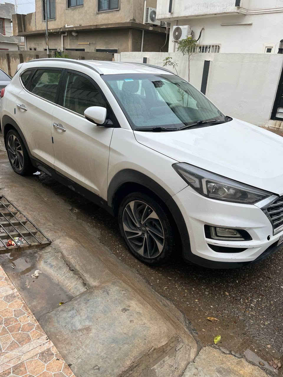 توكسان ٢٠٢٠ جيكي للبيع
سعرها ١٤٠ ورقة بيها مجال بسيط للطيبين
صبغ عام 
محرك وكير شرط 
مكان السيارة كركوك مع بطاقة بنزين
للاستفسار اكثر خابر على صاحب السيارة رقمه *********** كركوك, العراق
