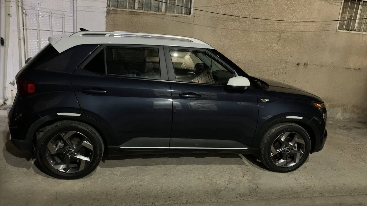 السلام عليكم هيونداي فينيو 2022 وارد امريكي محرك 1600 دوش سمارت ستريم ماشية 17 الف ميل حادثها كلش بسيط بيها شبر صبغ بالبنيد فقط  وبارد صغير بالجامرلوخ الامامي السيارة مرقمة اربيل وجاهزة كلشي متحط عليها لونها تو كلر كحلي وقمارة بيضة السيارة جديدة وممشاها قليل كيرها IVT مو CVT ال IVT نفس ال CVT بس شوية بي تحسينات وبي 6 نمر مواصفات SEL جوة الفول بشوية محرك كير كلة مكفول شخوط مابيها السعر 145 وبي مجال التواصل خاص


**إذا كنت صاحب هذا الإعلان وتريد حذفه لأي سبب، رجاءا أرسل رسالة إلى الدعم الفني**